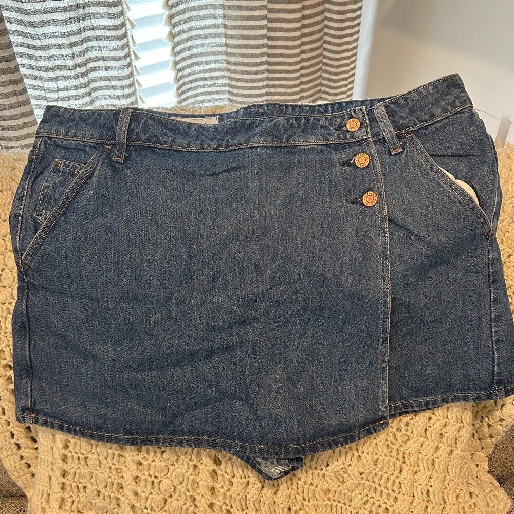 NWT - **PLUS SIZE** GAP Skort - Denim (blue)